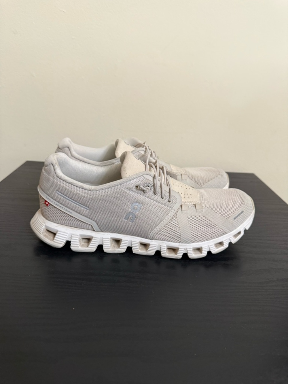 On Cloud 5 Women's Running Shoes Pearl White EU 41 US 9.5 Lightweight - Picture 3 of 8